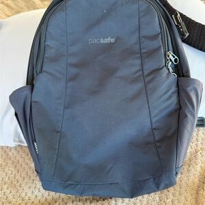 Pacsafe LS350 Metrosafe Anti-Theft Backpack black NWOT